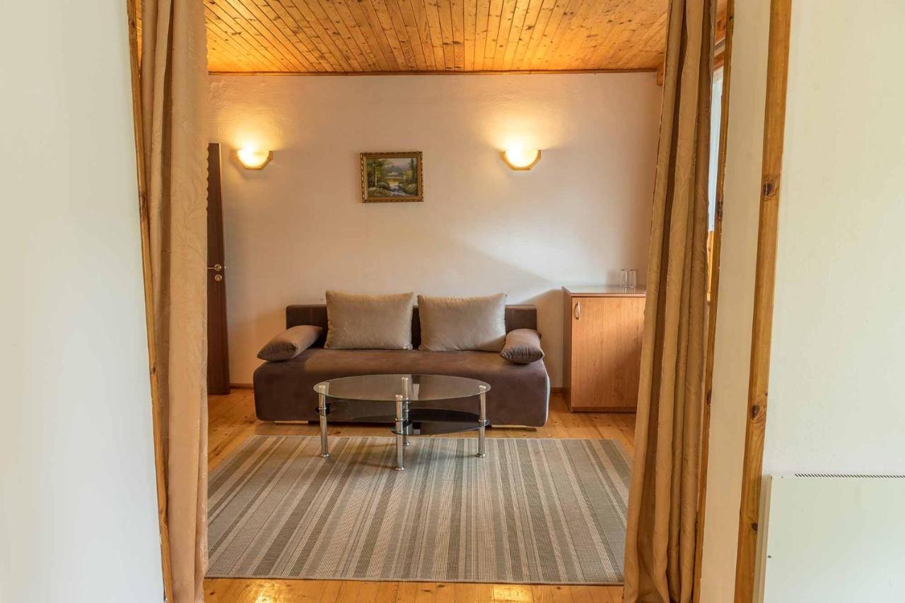 Hotel Paradise Place Kalofer Eksteriør bilde