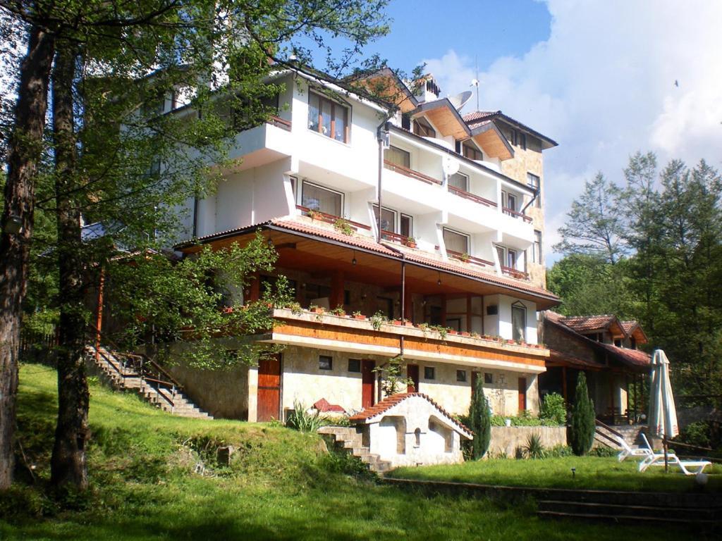 Hotel Paradise Place Kalofer Eksteriør bilde