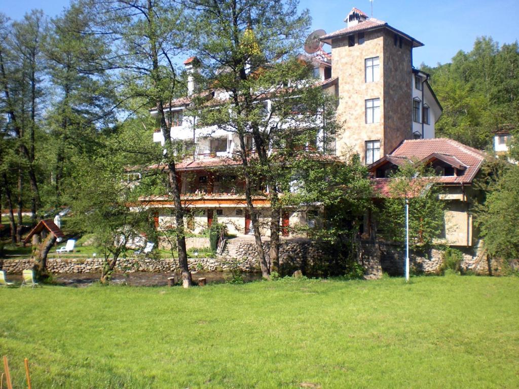 Hotel Paradise Place Kalofer Eksteriør bilde
